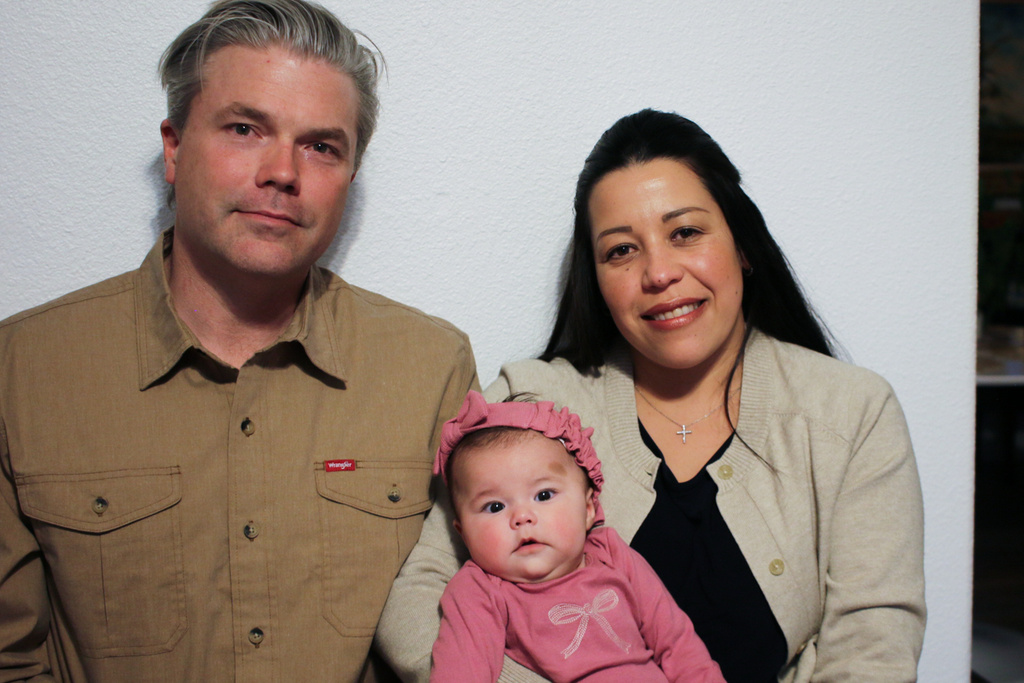 Stephen and Yurany Dexter hold their 4-month-old daughter, who was recently hospitalized for botulism, at their home in Flagstaff, Ariz. on Wednesday, Nov. 12, 2025. (AP Photo/Cheyanne Mumphrey)