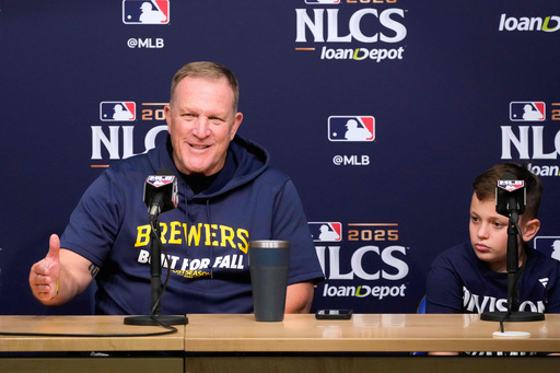 Milwaukee Brewers manager Pat Murphy speaks during a news conference as his son Austin sits with him ahead of Game 3 of baseball's National League Championship Series against the Los Angeles Dodgers, Wednesday, Oct. 15, 2025, in Los Angeles. (AP Photo/Mark J. Terrill) Milwaukee Brewers manager Pat Murphy speaks during a news conference as his son Austin sits with him ahead of Game 3 of baseball's National League Championship Series against the Los Angeles Dodgers, Wednesday, Oct. 15, 2025, in Los Angeles. (AP Photo/Mark J. Terrill)