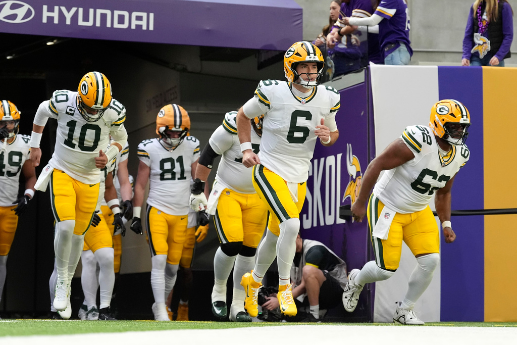 Green Bay Packers quarterback Clayton Tune (6) leads teammates onto the field before an NFL football game against the Minnesota Vikings, Sunday, Jan. 4, 2026, in Minneapolis. (AP Photo/Ross D. Franklin)