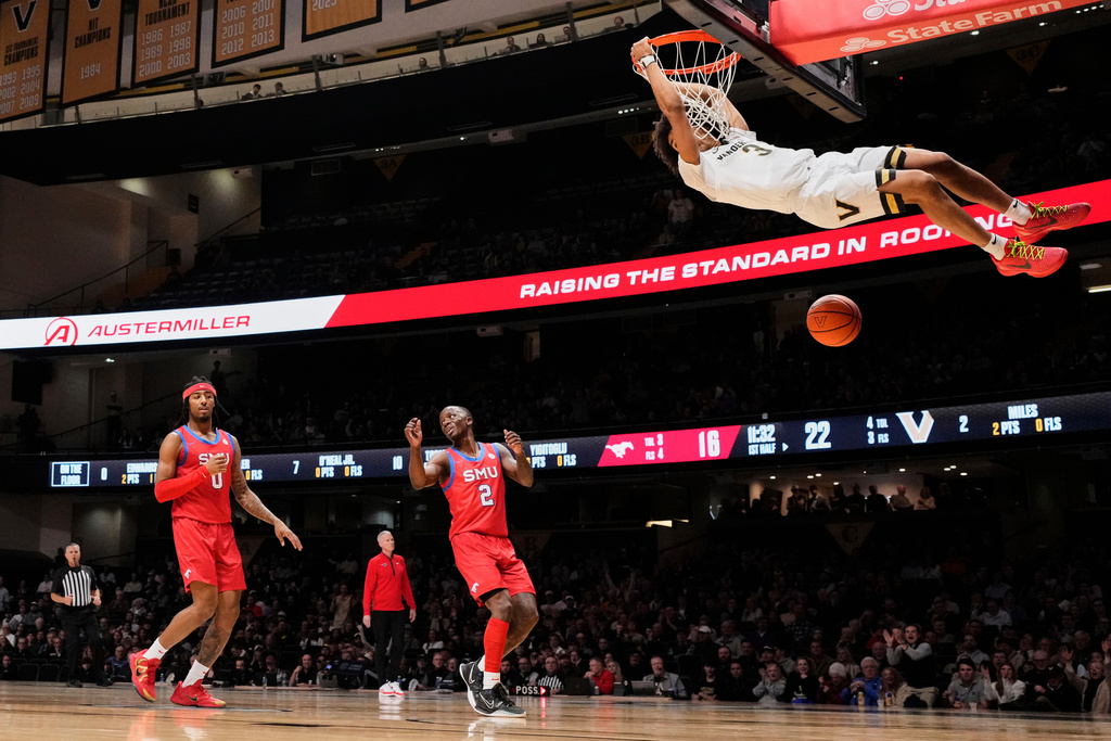 Vanderbilt guard Tyler Tanner (3) dunks the ball past SMU forward Corey Washington (3) and guard Boopie Miller (2) during the first half of an NCAA college basketball game Wednesday, Dec. 3, 2025, in Nashville, Tenn. (AP Photo/George Walker IV)
