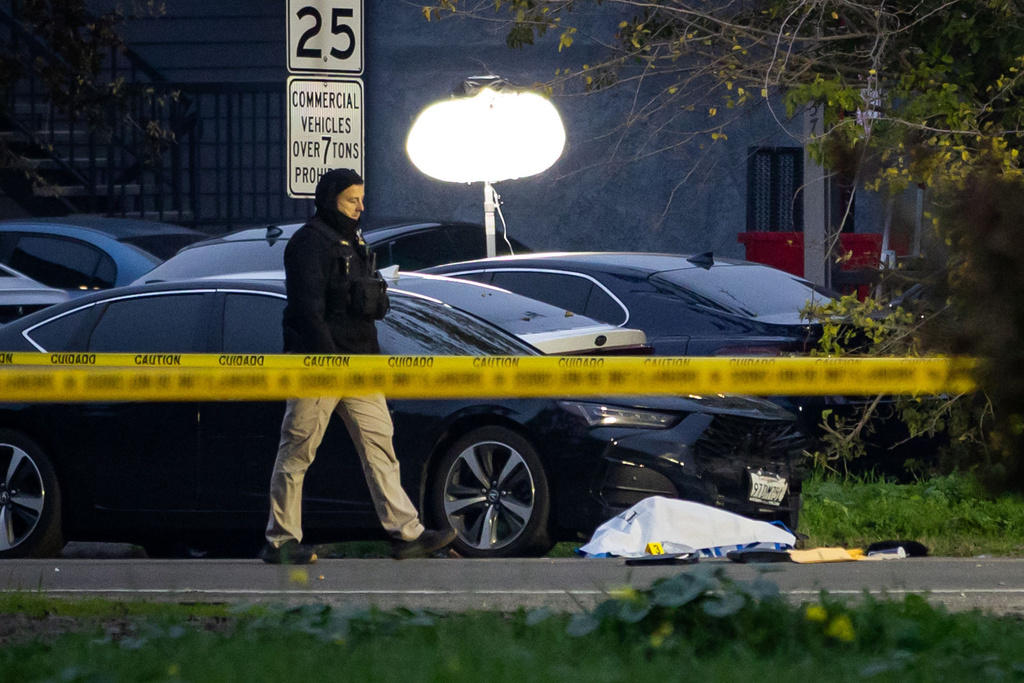 Investigators examine the scene of a mass shooting Sunday, Nov. 30, 2025, in Stockton, Calif. (AP Photo/Ethan Swope)