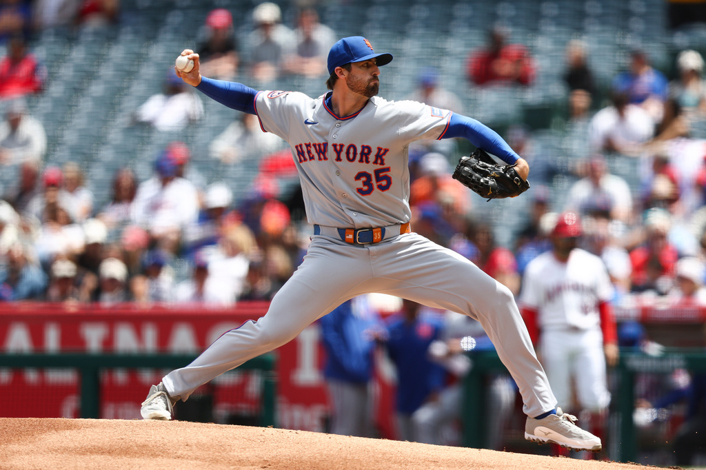 New York Mets pitcher Clay Holmes throws to a Los Angeles Angels batter during the first inning of a baseball game, Sunday, May 3, 2026, in Anaheim, Calif. (AP Photo/Jessie Alcheh)