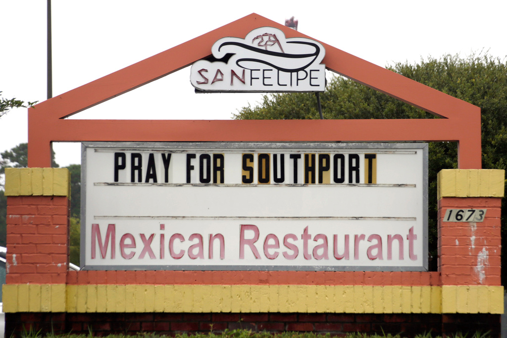 A sign on a Mexican restaurant asks people to "Pray for Southport," following a fatal shooting that occurred at he American Fish Company in the town the night before, Sunday, Sept. 28, 2025, in Southport, N.C. (AP Photo/Chris Seward)