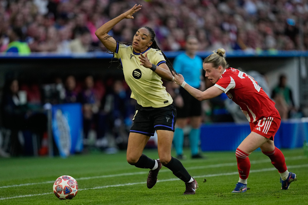 Barcelona's Salma Paralluelo, left, is fouled by Bayern's Franziska Kett during the Women's Champions League semifinal first leg soccer match between Bayern Munich and Barcelona in Munich, Germany, Saturday, April 25, 2026. (AP Photo/Matthias Schrader)