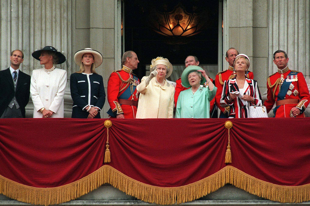 FILE - Britain's Queen Elizabeth II, centre, stands on the balcony of Buckingham Palace with other members of the royal family, including Katharine, Duchess of Kent, second from right, to mark the occasion of her official birthday, Saturday, June 14, 1997. (AP Photo/David Thomson, File)