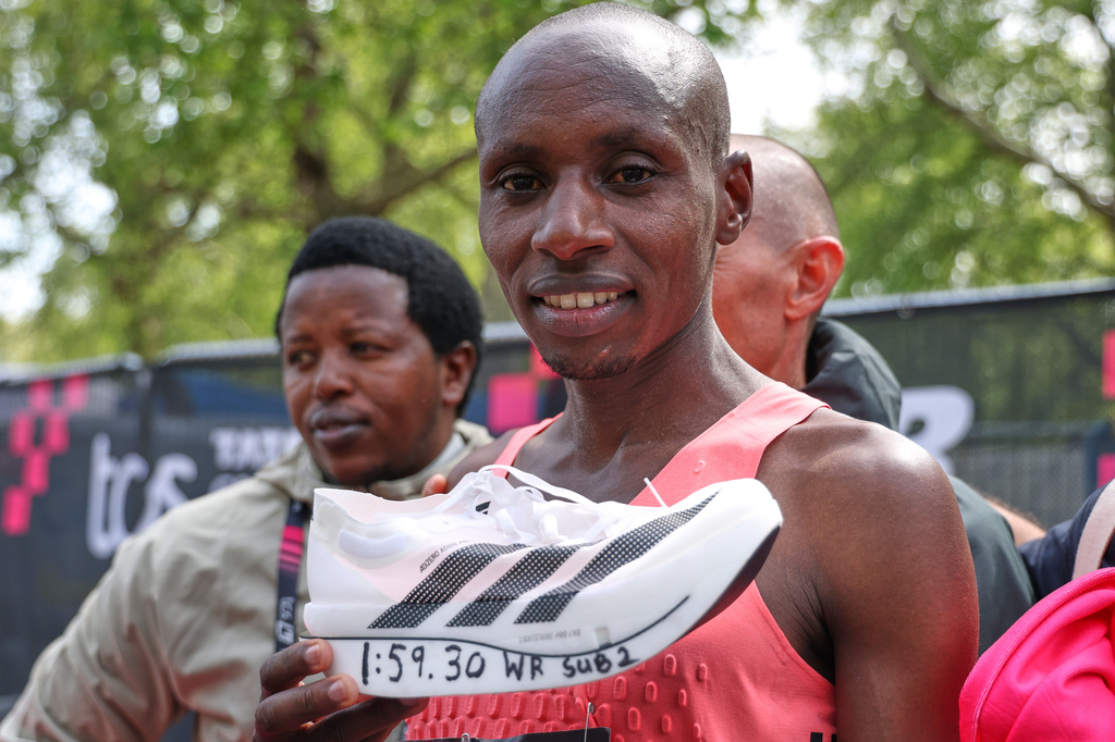 Sebastian Sawe from Kenya celebrates winning the men's race at the London Marathon in London, Sunday, April 26, 2026.(AP Photo/Ian Walton)