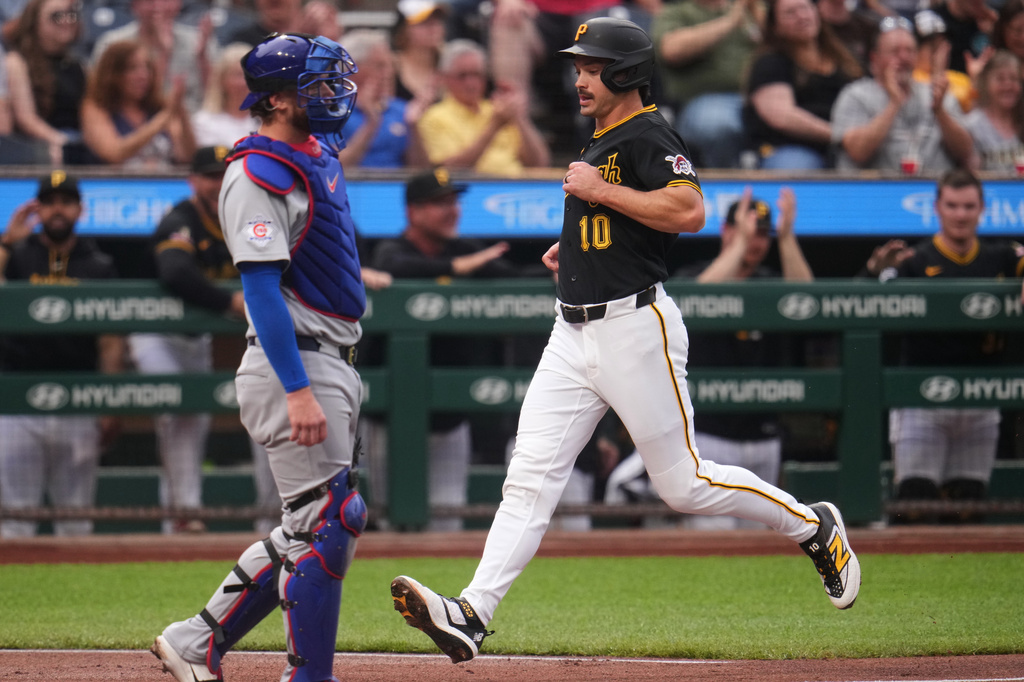 Pittsburgh Pirates' Bryan Reynolds (10) score behind Chicago Cubs catcher Carson Kelly on a single by Oneil Cruz off Cubs pitcher Jordan Wicks during the first inning of a baseball game in Pittsburgh, Tuesday, May 26, 2026. (AP Photo/Gene J. Puskar)