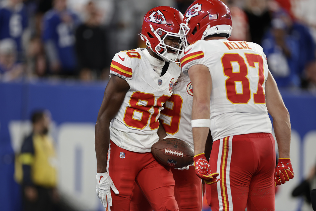 Kansas City Chiefs wide receiver Tyquan Thornton (80) is congratulated by teammate Travis Kelce after catching a pass during the second half of an NFL football game against the New York Giants Sunday, Sept. 21, 2025, in East Rutherford, N.J. (AP Photo/Adam Hunger)