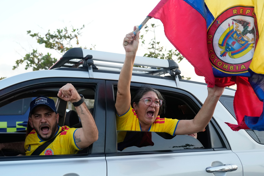 Supporters of presidential candidate Abelardo de la Espriella of the Defenders of the Motherland movement celebrate after the candidate advanced to a runoff election in Barranquilla, Colombia, Sunday, May 31, 2026. (AP Photo/Fernando Vergara)