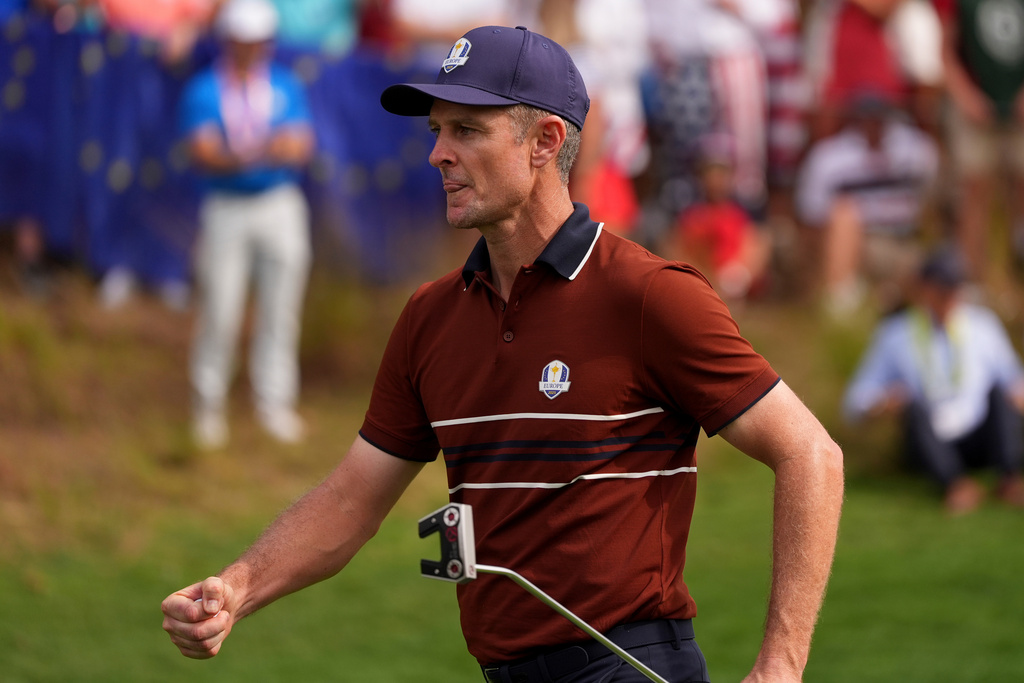 Europe's Justin Rose celebrates after a putt on the eighth hole at Bethpage Black golf course during the Ryder Cup golf tournament, Saturday, Sept. 27, 2025, in Farmingdale, N.Y. (AP Photo/Lindsey Wasson)