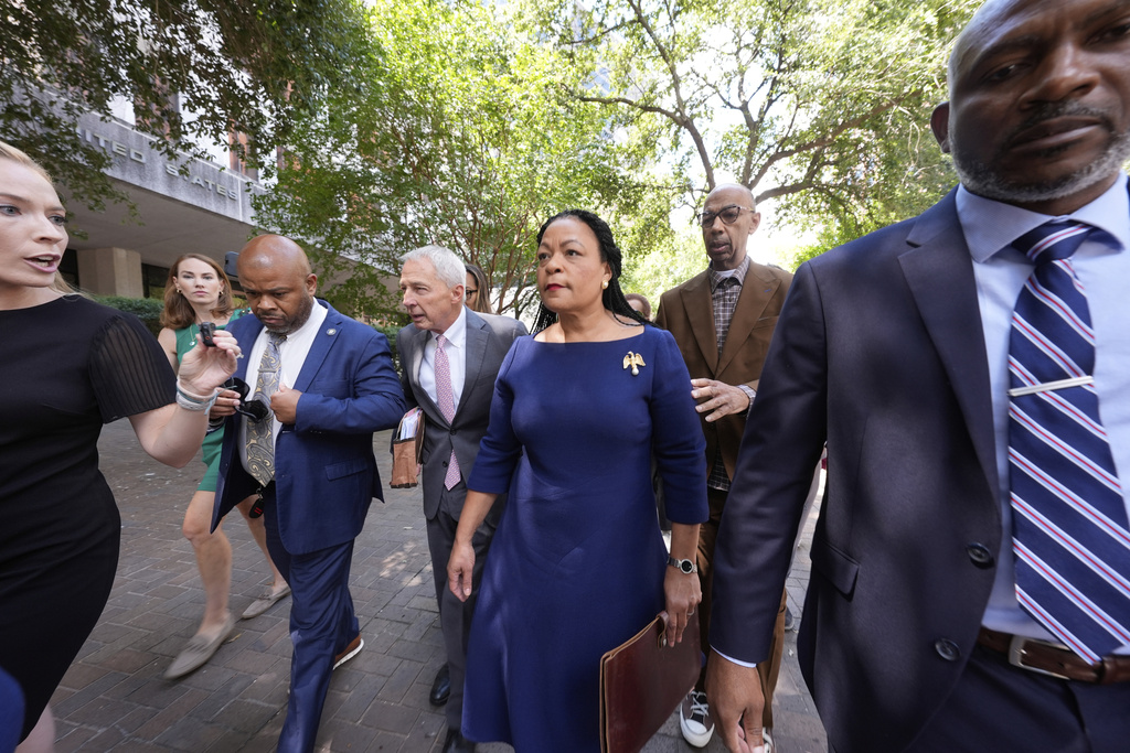 New Orleans Mayor Latoya Cantrell arrives at federal court for her arraignment in New Orleans, Wednesday, Sept. 10, 2025. (AP Photo/Gerald Herbert)