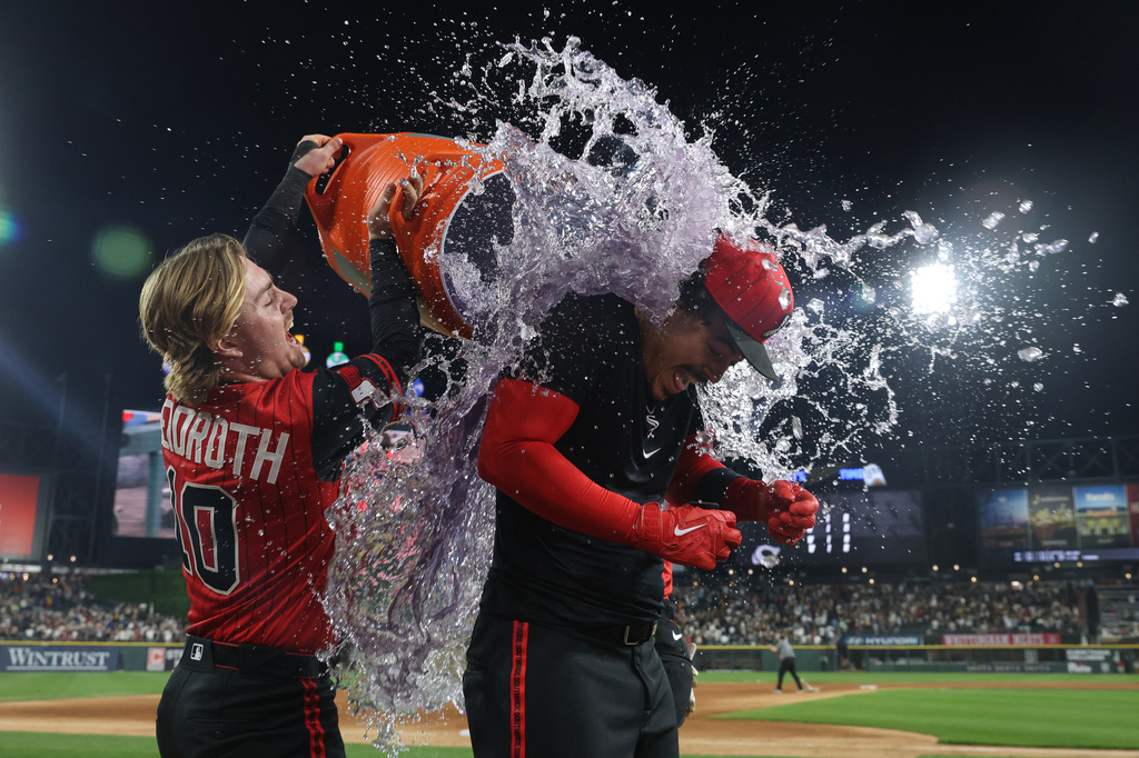 Chicago White Sox's Miguel Vargasof reacts to a Gatorade bath from Chicago White Sox's Chase Meidroth and Chicago White Sox's Colson Montgomery following a two-run walk-off home run against the Detroit Tigers during the tenth inning of a baseball game Friday, May 29, 2026, in Chicago. (AP Photo/Talia Sprague)