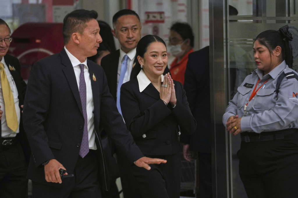 Thailand's suspended Prime Minister Paetongtarn Shinawatra, center, arrives at Constitution Court to give testimony in Bangkok, Thailand, Thursday, Aug. 21, 2025. (AP Photo/Sakchai Lalit)