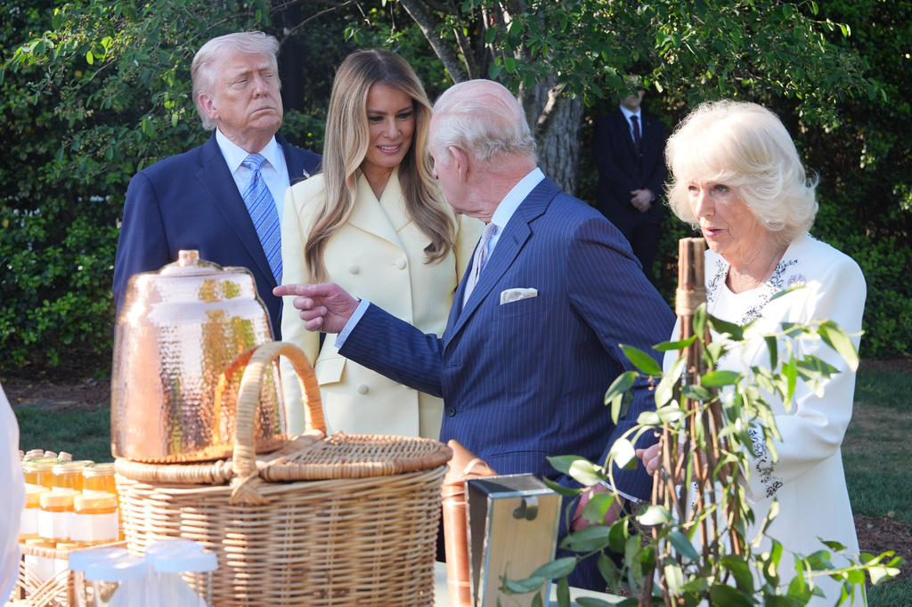 President Donald Trump and first lady Melania Trump andh Britain's King Charles III and Queen Camilla talk with White House assistant pastry chef Carlo Figarella as they look at a display at the White House garden on the South Lawn of the White House, Monday, April 27, 2026, in Washington. (AP Photo/Alex Brandon, Pool)