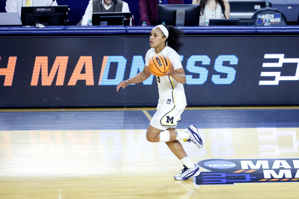 Michigan guard Mila Holloway brings the ball upcourt against Holy Cross during the second half in the first round of the NCAA college basketball tournament, Friday, March 20, 2026, in Ann Arbor, Mich. (AP Photo/Al Goldis)
