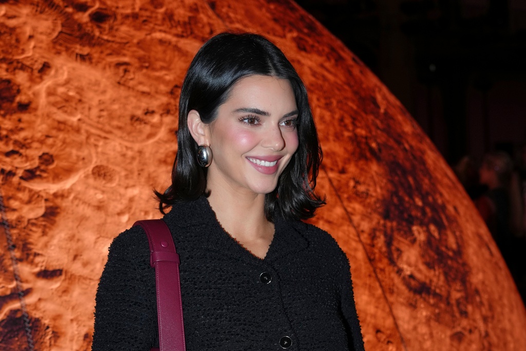 Kendall Jenner poses for photographers upon arrival at the Chanel Spring/Summer 2026 collection presented in Paris, Monday, Oct. 6, 2025. (AP Photo/Aurelien Morissard)