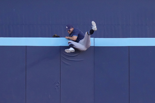 Tampa Bay Rays outfielder Jake Mangum cannot catch a two-run home run hit by Toronto Blue Jays' Alejandro Kirk during fifth-inning baseball game action in Toronto, Sunday, Sept. 28, 2025. (Chris Young/The Canadian Press via AP) Tampa Bay Rays outfielder Jake Mangum cannot catch a two-run home run hit by Toronto Blue Jays' Alejandro Kirk during fifth-inning baseball game action in Toronto, Sunday, Sept. 28, 2025. (Chris Young/The Canadian Press via AP)