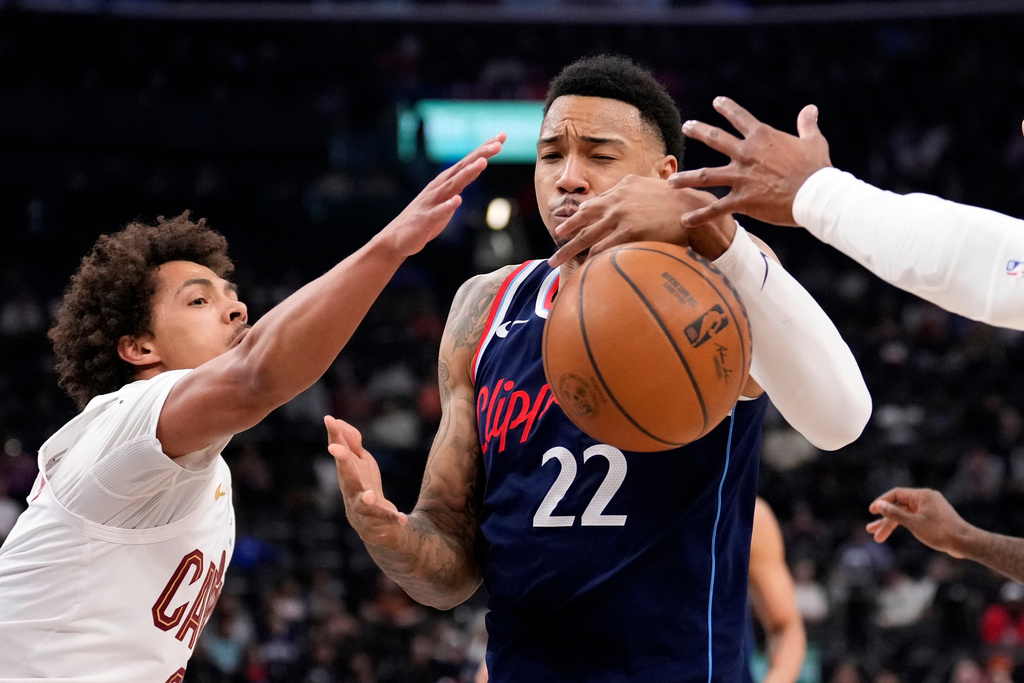 Cleveland Cavaliers guard Craig Porter Jr., left, reaches in on Los Angeles Clippers guard Jordan Miller during the first half of an NBA basketball game Wednesday, Feb. 4, 2026, in Inglewood, Calif. (AP Photo/Mark J. Terrill)
