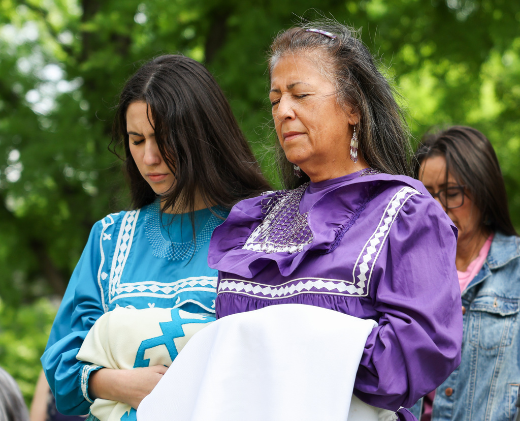 Selah Smith, member of the Choctaw tribe, left, and Nancy Benton Smith, member of Choctaw and Cherokee, pray after the unveiling of the Choctaw Code Talkers historical marker on April 1, 2026 at Fort Worth's Veterans Memorial Park in Texas. (Christine Vo/Fort Worth Report)