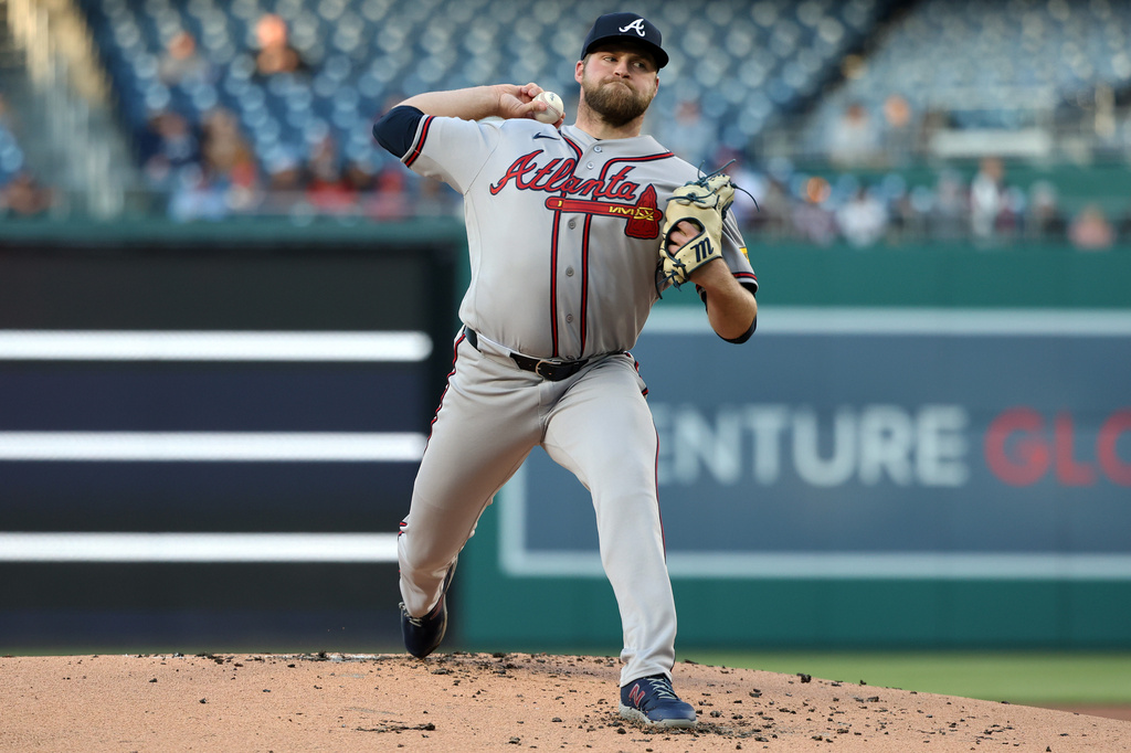 Atlanta Braves pitcher Bryce Elder throws during the first inning of a baseball game against the Washington Nationals, Monday, April 20, 2026, in Washington. (AP Photo/Daniel Kucin Jr.)