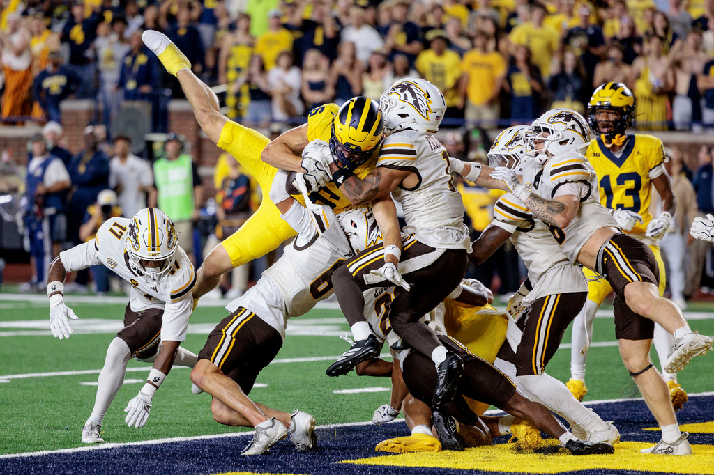 Michigan's wide receiver JJ Buchanan (6) makes the game-winning catch to win over Western Michigan with a last-second touchdown during an NCAA college football game in Ann Arbor, Mich., Saturday, Sept. 5 2026. (Jacob Hamilton/Ann Arbor News via AP)