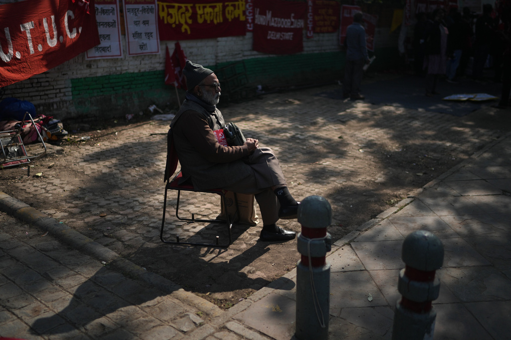 An elderly member of a trade unions waits for the start of a protest against the government's rollout of new labor codes in New Delhi, India, Wednesday, Nov. 26, 2025. (AP Photo/Manish Swarup)