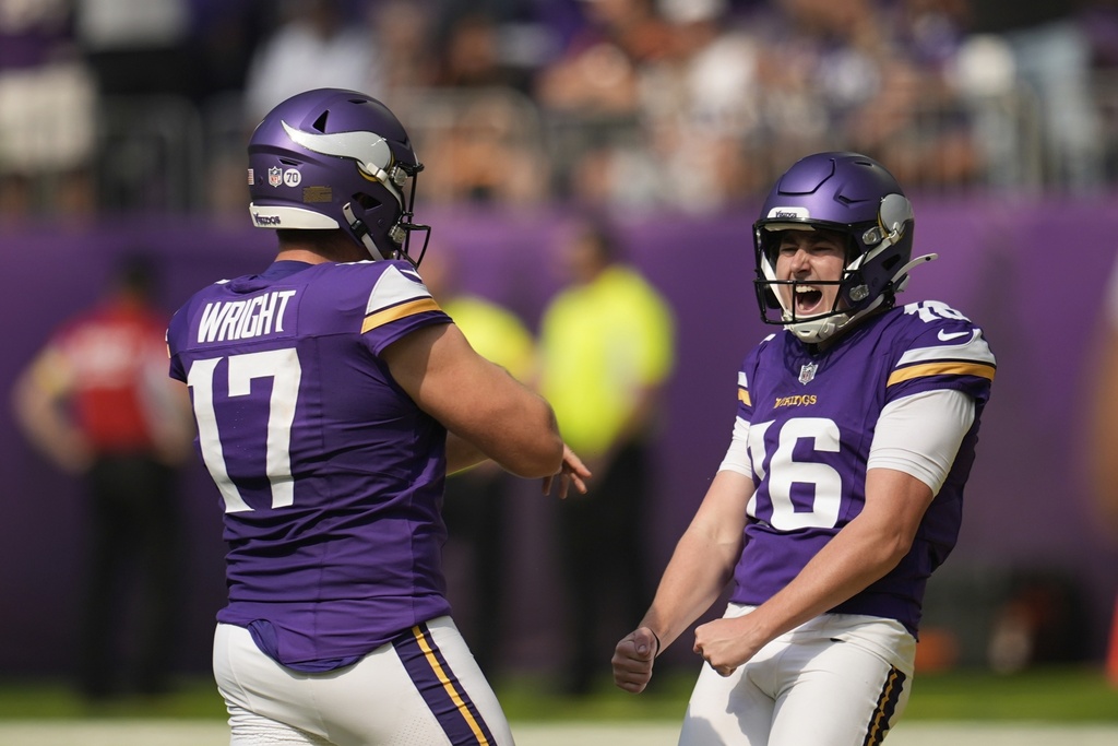 Minnesota Vikings kicker Will Reichard (16) celebrates a 62-yard field goal with Ryan Wright during the first half of an NFL football game against the Cincinnati Bengals, Sunday, Sept. 21, 2025, in Minneapolis. (AP Photo/Mike Stewart)
