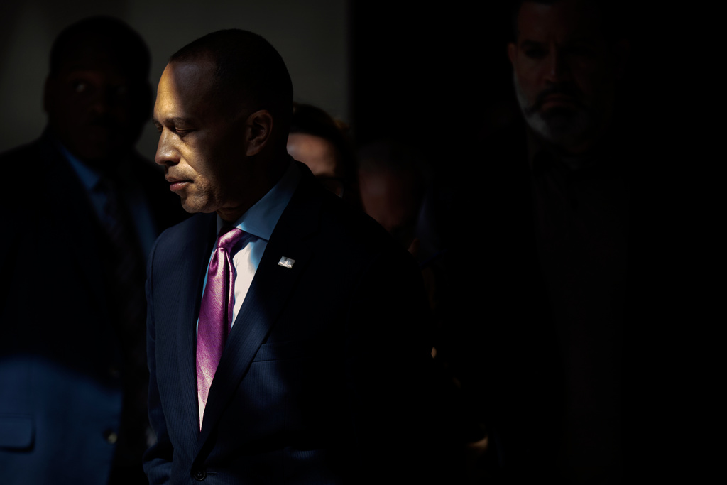 FILE - House Minority Leader Hakeem Jeffries, of N.Y., walks to a press conference on Capitol Hill in Washington, Oct. 1, 2025. (AP Photo/Mark Schiefelbein)