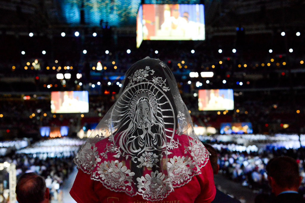 Worshippers gather for the beatification of Archbishop Fulton Sheen held at the Dome at America's Center in St. Louis, on Thursday, Sept. 24, 2026. (AP Photo/Kate Munsch)