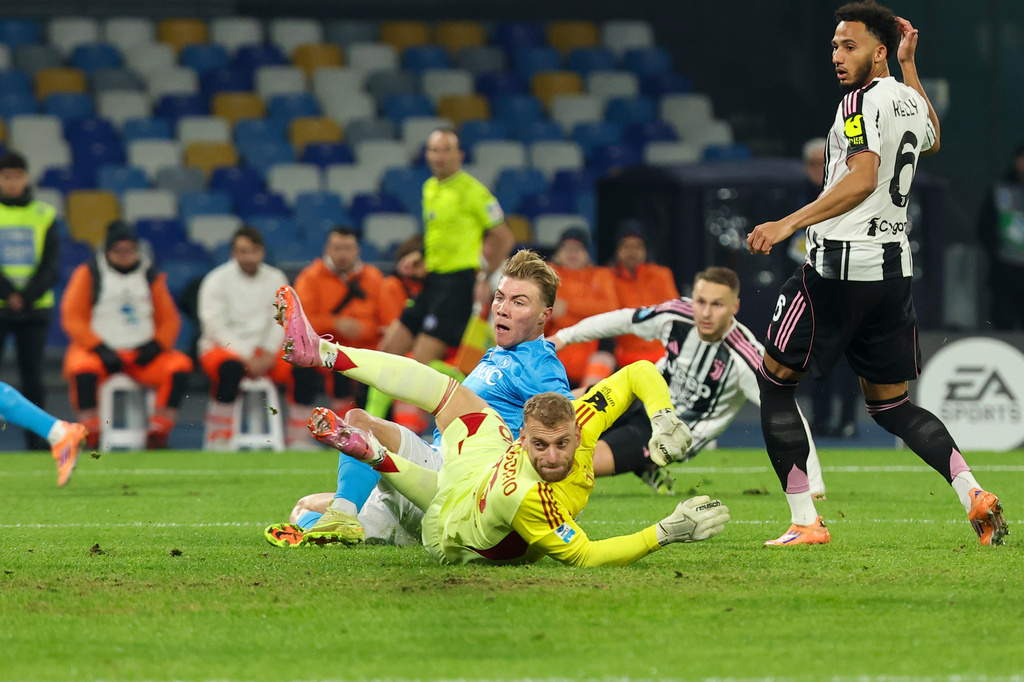 Napoli's Rasmus Hojlund, centre, scores the opening goal during the Serie A soccer match between Napoli and Juventus, in Naples, Italy, Sunday, Dec. 7, 2025. (Alessandro Garofalo/LaPresse via AP)