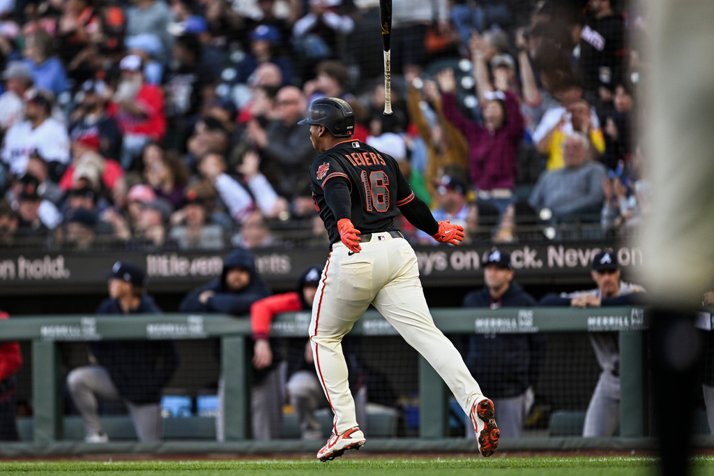 San Francisco Giants' Rafael Devers (16) flips his bat after hitting a three-run home run during the third inning of a baseball game Atlanta Braves, Saturday, June 27, 2026, in San Francisco (AP Photo/Justine Willard)