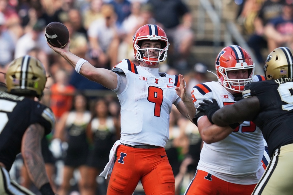 Illinois quarterback Luke Altmyer (9) throws during the second half of an NCAA college football game against Purdue, Saturday, Oct. 4, 2025, in West Lafayette, Ind. (AP Photo/Darron Cummings)