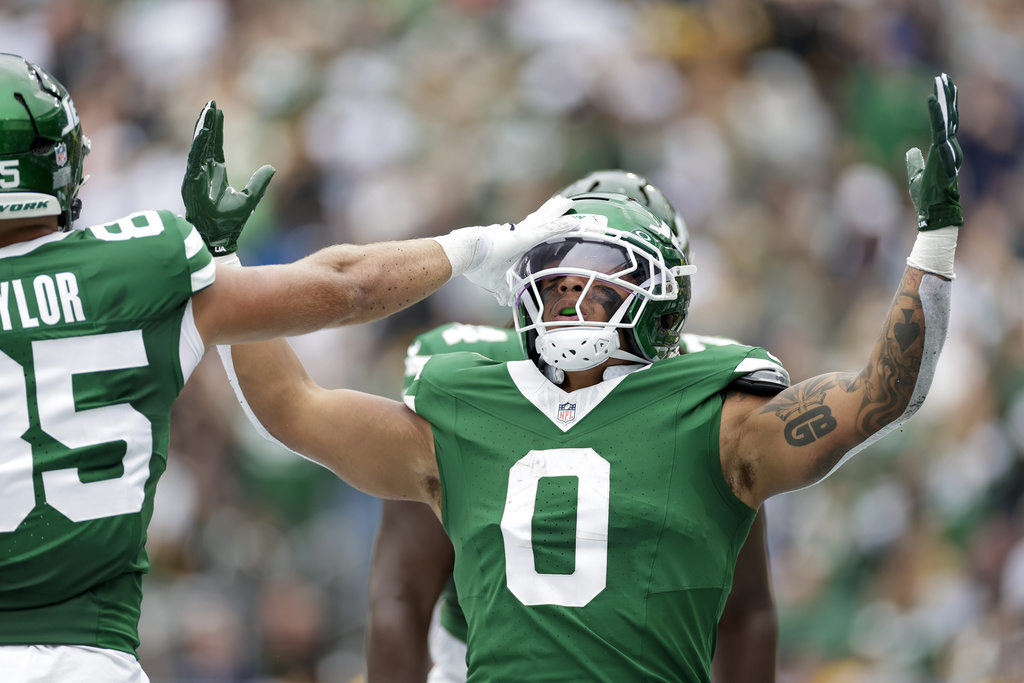 New York Jets running back Braelon Allen (0) reacts after scoring a touchdown against the Pittsburgh Steelers during the first half of an NFL football game Sunday, Sept. 7, 2025, in East Rutherford, N.J. (AP Photo/Adam Hunger)
