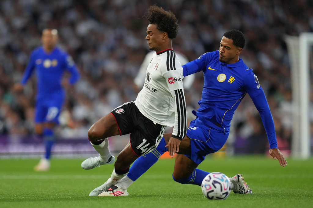 Chelsea's Jordan Henderson tackles Fulham's Oscar Bobb during the English Premier League soccer match between Fulham and Chelsea in London, Monday, Aug. 24, 2026. (AP Photo/Kirsty Wigglesworth)