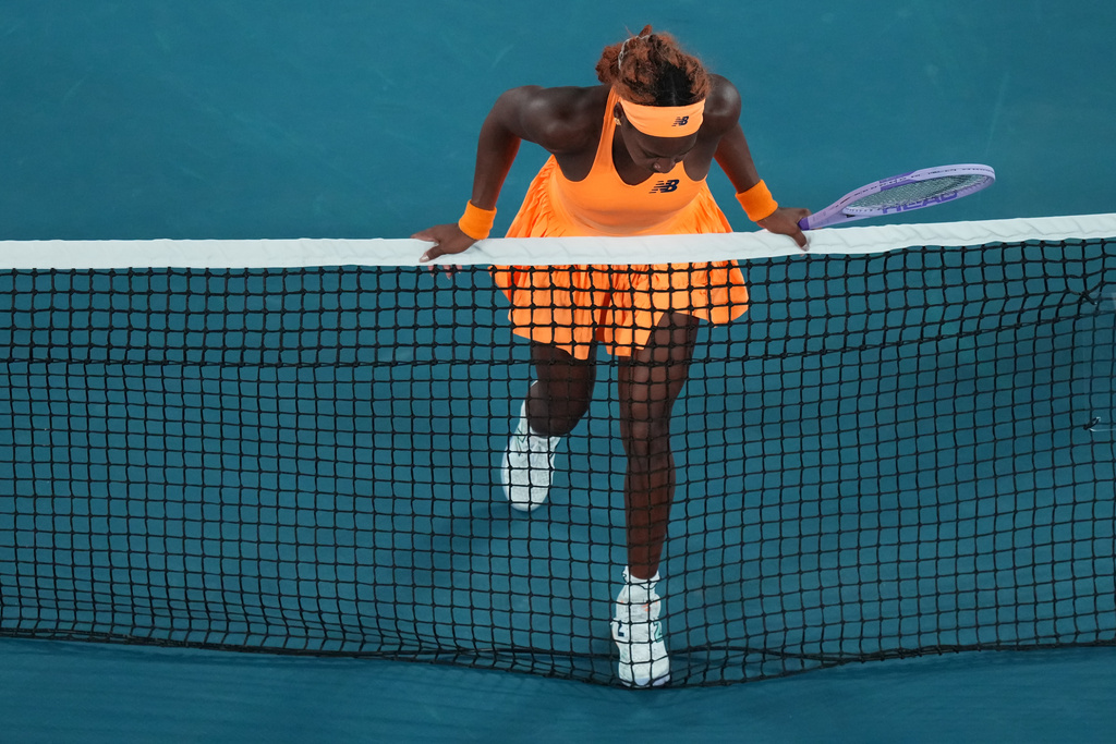 Coco Gauff of the U.S. runs into the net during her quarterfinal against Elina Svitolina of Ukraine at the Australian Open tennis championship in Melbourne, Australia, Tuesday, Jan. 27, 2026. (AP Photo/Dita Alangkara)