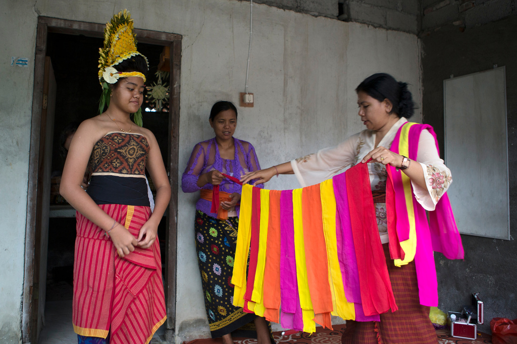 Sangayu Tisna, left, prepares to perform the sacred Rejang dance during Kuningan holiday, which marks the end of the 10-day Galungan festival celebrating the victory of good over evil, in Karangasem, Bali, Indonesia, Saturday, June 27, 2026. (AP Photo/Firdia Lisnawati)