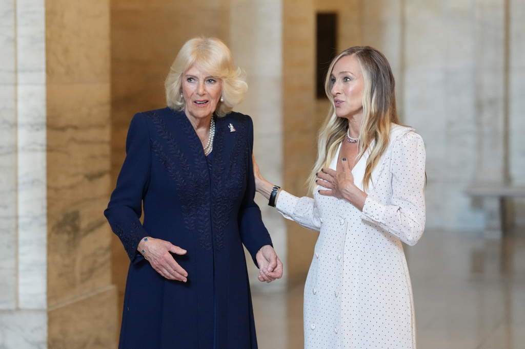 Actress Sarah Jessica Parker, right, talks with Queen Camilla at the New York Public Library, Wednesday, April 29, 2026, in New York. (Adam Gray/Pool Photo via AP)