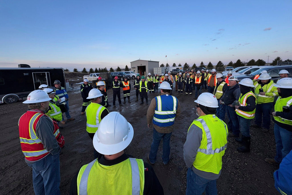 This photo provided by South Bow shows workers gathered to respond to the Keystone oil pipeline spill that occured Tuesday, April 8, 2025. near Fort Ransom, N.D. (South Bow via AP)