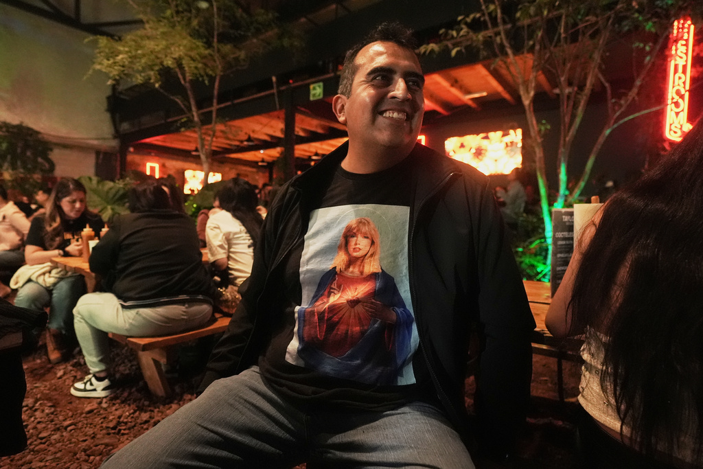 Fans gather to celebrate the release of Taylor Swift's new album, "The Life of a Showgirl" in Mexico City, Thursday, Oct. 2, 2025. (AP Photo/Claudia Rosel)