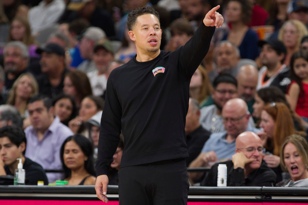 San Antonio Spurs head coach Mitch Johnson gestures to his players during the second half of their NBA basketball game against the Atlanta Hawks, Thursday, Nov. 20, 2025, in San Antonio. (AP Photo/Darren Abate)
