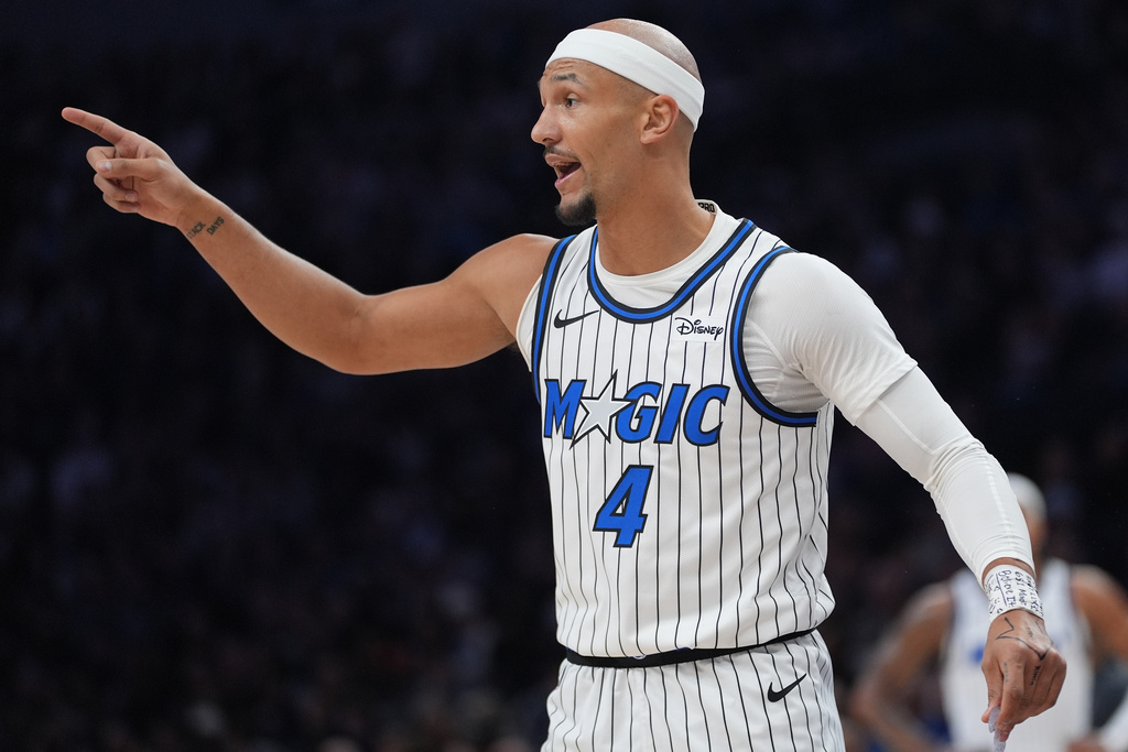 Orlando Magic guard Jalen Suggs (4) reacts toward a referee during the first half of an NBA basketball game against the Minnesota Timberwolves, Saturday, March 7, 2026, in Minneapolis. (AP Photo/Abbie Parr)