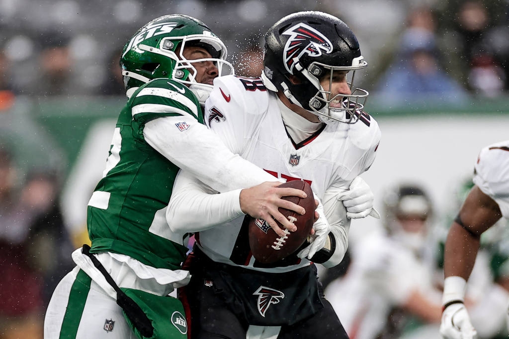 New York Jets safety Tony Adams (22) sacks Atlanta Falcons quarterback Kirk Cousins (18) during the first half of an NFL football game, Sunday, Nov. 30, 2025, in East Rutherford, N.J. (AP Photo/Adam Hunger)