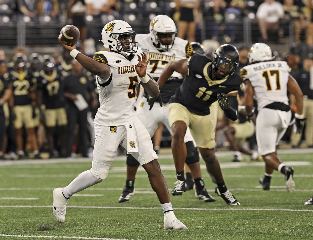 Kennesaw State quarterback Dexter Williams II, left, looks to throw against Wake Forest in the first half of an NCAA college football game Friday, Aug. 29, 2025, in Winston-Salem, N.C. (Walt Unks/The Winston-Salem Journal via AP)