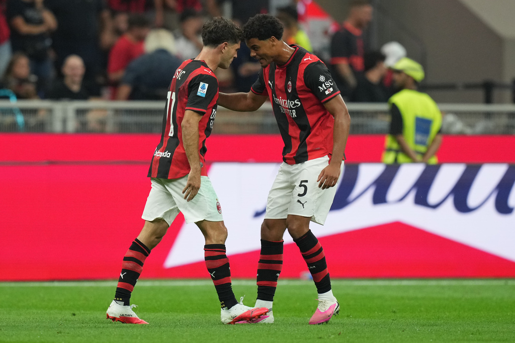 AC Milan's Christian Pulisic, left, celebrates after scoring his side's opening goal during the Serie A soccer match between AC Milan and Lecce, in Milan, Italy, Sunday, Sept. 20, 2026. (AP Photo/Antonio Calanni)