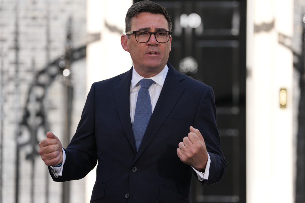 Britain's new Prime Minister Andy Burnham speaks to staff and media at 10 Downing Street in London, Monday, July 20, 2026.(AP Photo/Kirsty Wigglesworth)