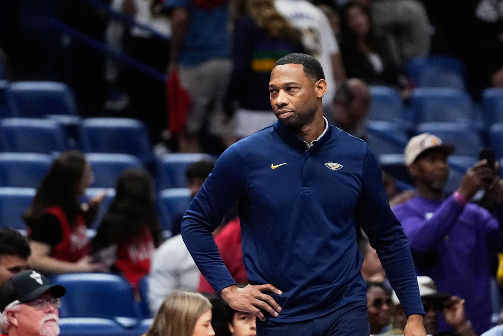 New Orleans Pelicans head coach Willie Green reacts from the bench in the second half of an NBA Cup basketball game against the Los Angeles Lakers, Friday, Nov. 14, 2025, in New Orleans. (AP Photo/Gerald Herbert)