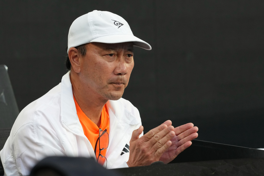 Michael Chang, coach of Learner Tien of the U.S. reacts during his fourth round match against Daniil Medvedev of Russia at the Australian Open tennis championship in Melbourne, Australia, Sunday, Jan. 25, 2026. (AP Photo/Asanka Brendon Ratnayake)