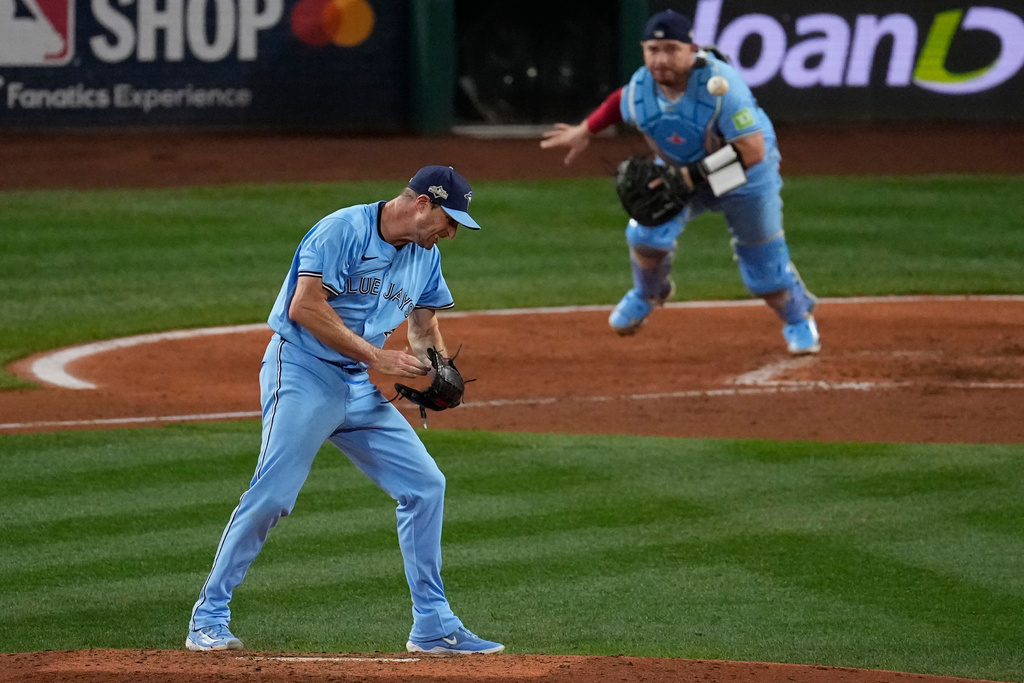 Toronto Blue Jays pitcher Max Scherzer reacts to a strike out against the Toronto Blue Jays during the fifth inning in Game 4 of baseball's American League Championship Series, Thursday, Oct. 16, 2025, in Seattle. (AP Photo/David J. Phillip)
