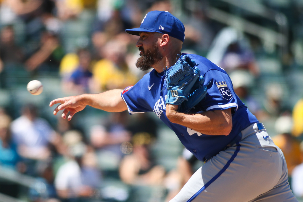 Kansas City Royals pitcher John Schreiber throws to a Athletics batter during the seventh inning of a baseball game Thursday, April 30, 2026, in West Sacramento, Calif. (AP Photo/Scott Marshall)