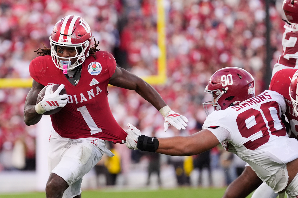 Indiana running back Roman Hemby (1) runs past Alabama defensive lineman London Simmons (90) to score a rushing touchdown during the second half of the Rose Bowl College Football Playoff quarterfinal game Thursday, Jan. 1, 2026, in Pasadena, Calif. (AP Photo/Mark J. Terrill)